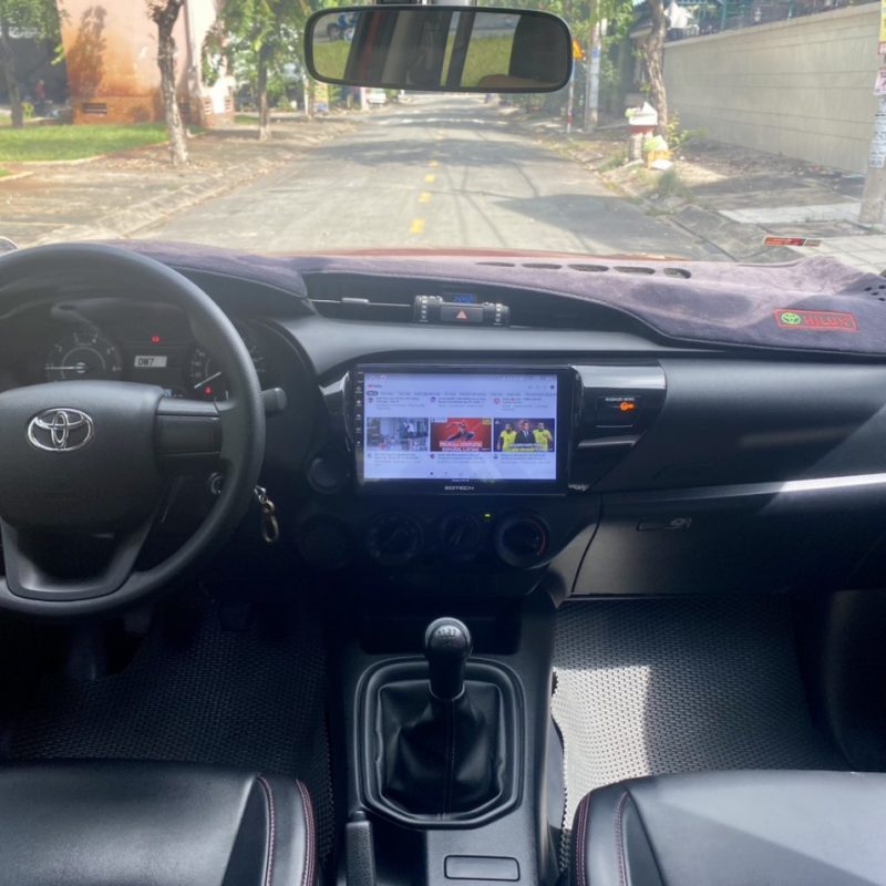 Toyota Hilux số sàn 2021 xe lướt giá tốt