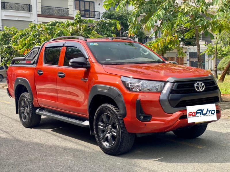 Toyota Hilux số sàn 2021 xe lướt giá tốt