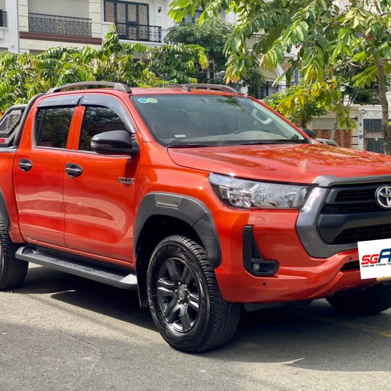 Toyota Hilux số sàn 2021 xe lướt giá tốt