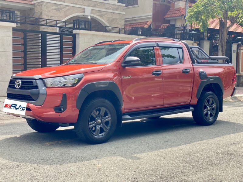 Toyota Hilux số sàn 2021 xe lướt giá tốt