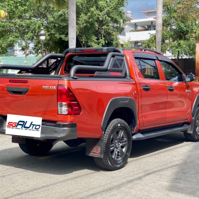 Toyota Hilux số sàn 2021 xe lướt giá tốt