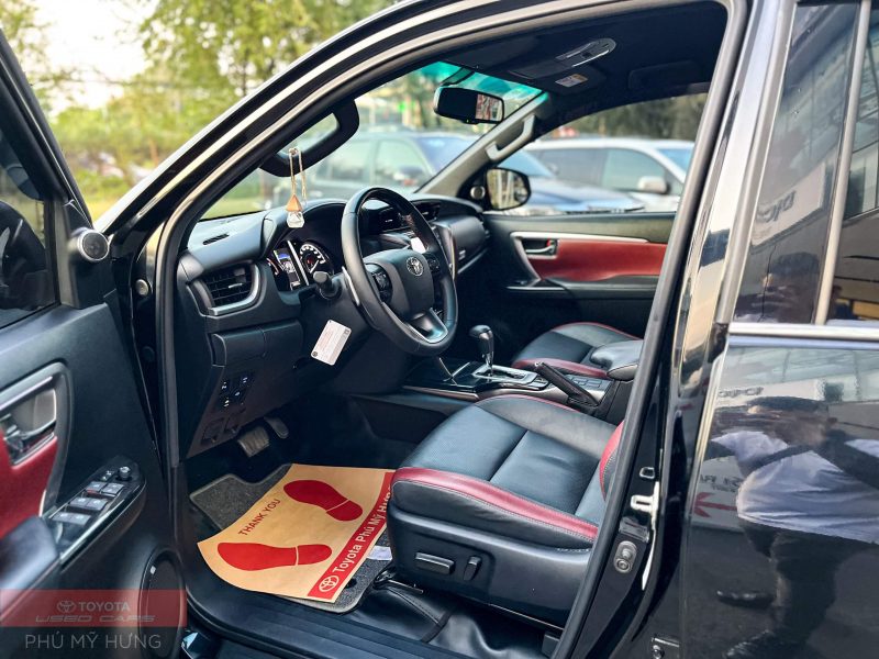 Toyota Legender 2.4AT 1 cầu đời 2021 giá tốt