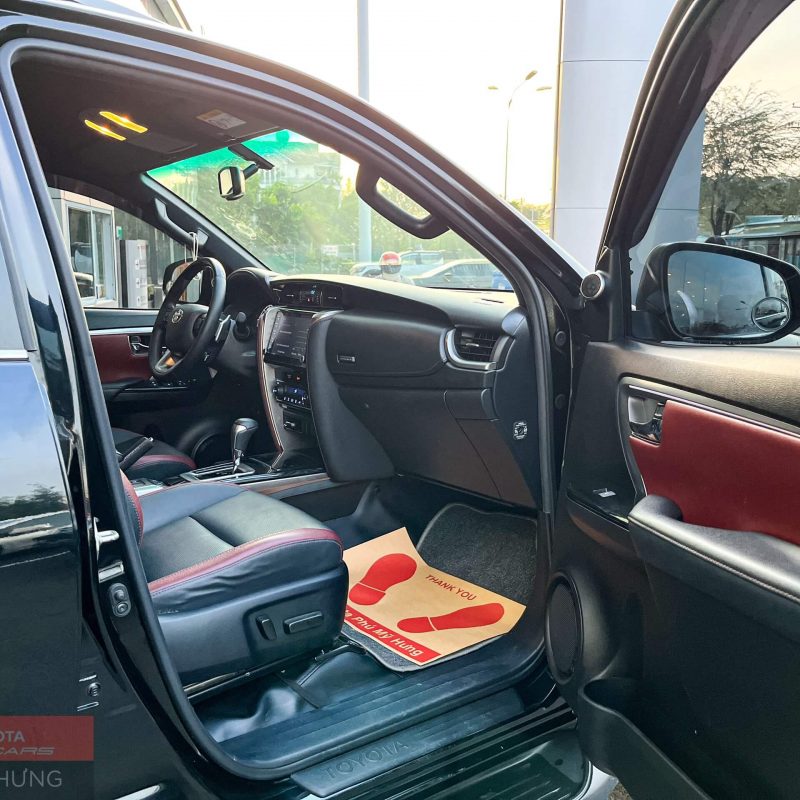 Toyota Legender 2.4AT 1 cầu đời 2021 giá tốt