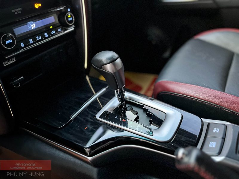 Toyota Legender 2.4AT 1 cầu đời 2021 giá tốt