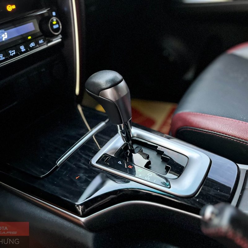 Toyota Legender 2.4AT 1 cầu đời 2021 giá tốt