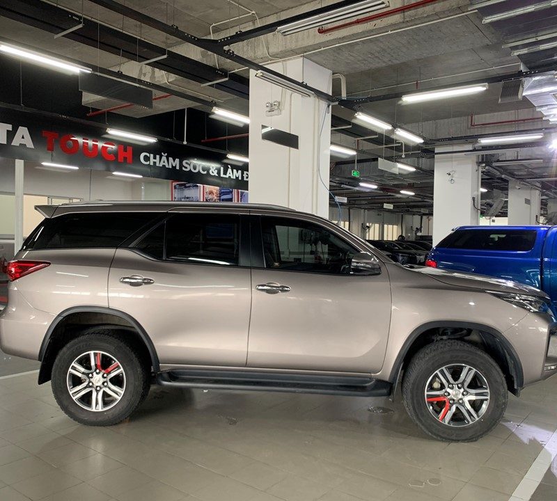 Toyota Fortuner máy dầu số tự động 2021 siêu lướt