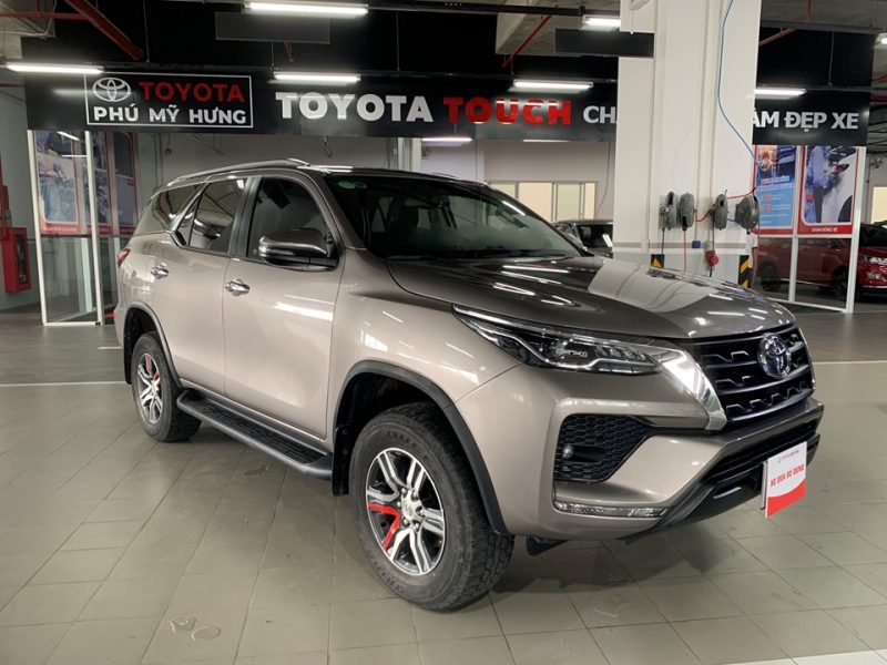 Toyota Fortuner máy dầu số tự động 2021 siêu lướt