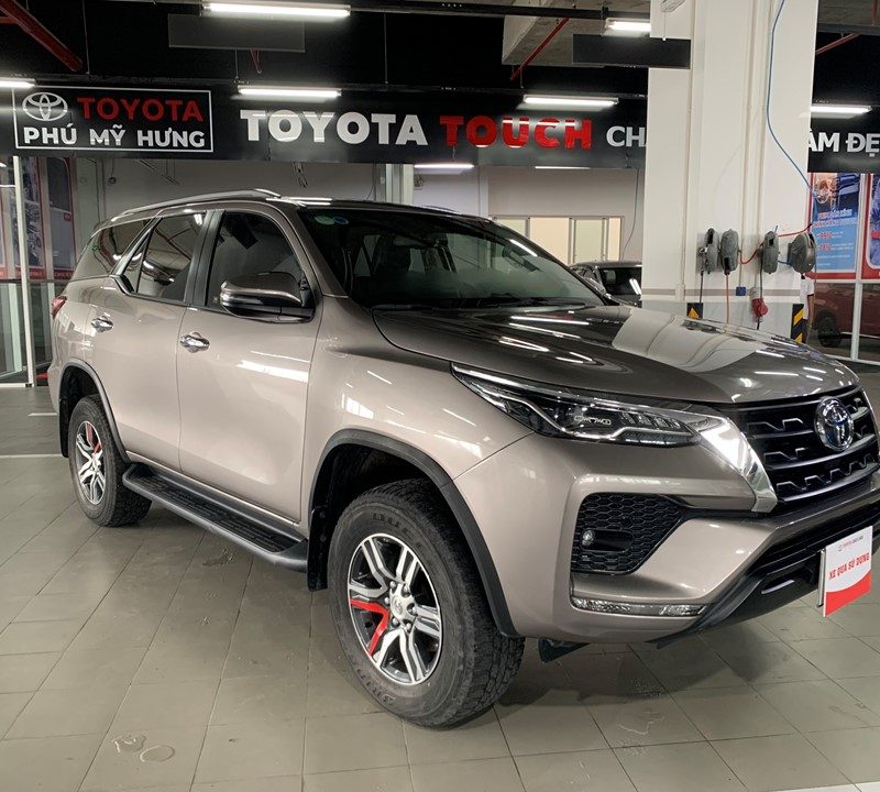 Toyota Fortuner máy dầu số tự động 2021 siêu lướt