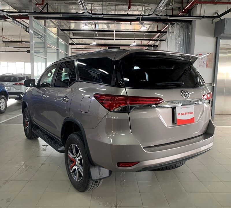 Toyota Fortuner máy dầu số tự động 2021 siêu lướt