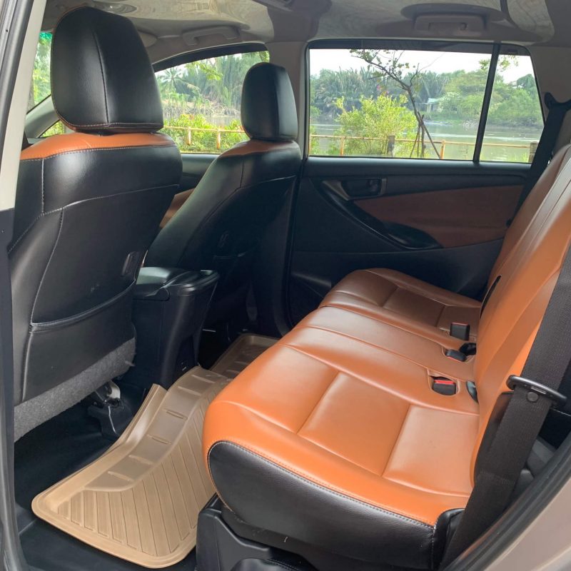 Toyota Innova 2.0E sản xuất 2017 màu đồng giá tốt
