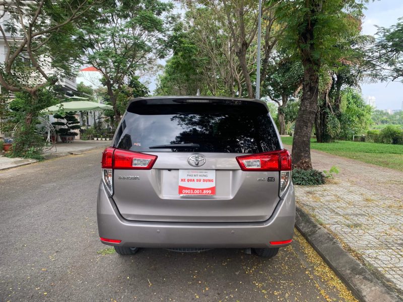 Toyota Innova 2.0E sản xuất 2017 màu đồng giá tốt