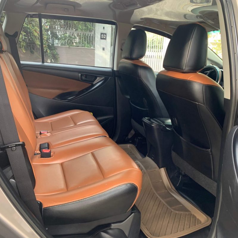 Toyota Innova 2.0E sản xuất 2017 màu đồng giá tốt