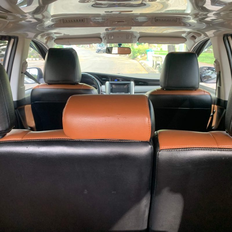 Toyota Innova 2.0E sản xuất 2017 màu đồng giá tốt