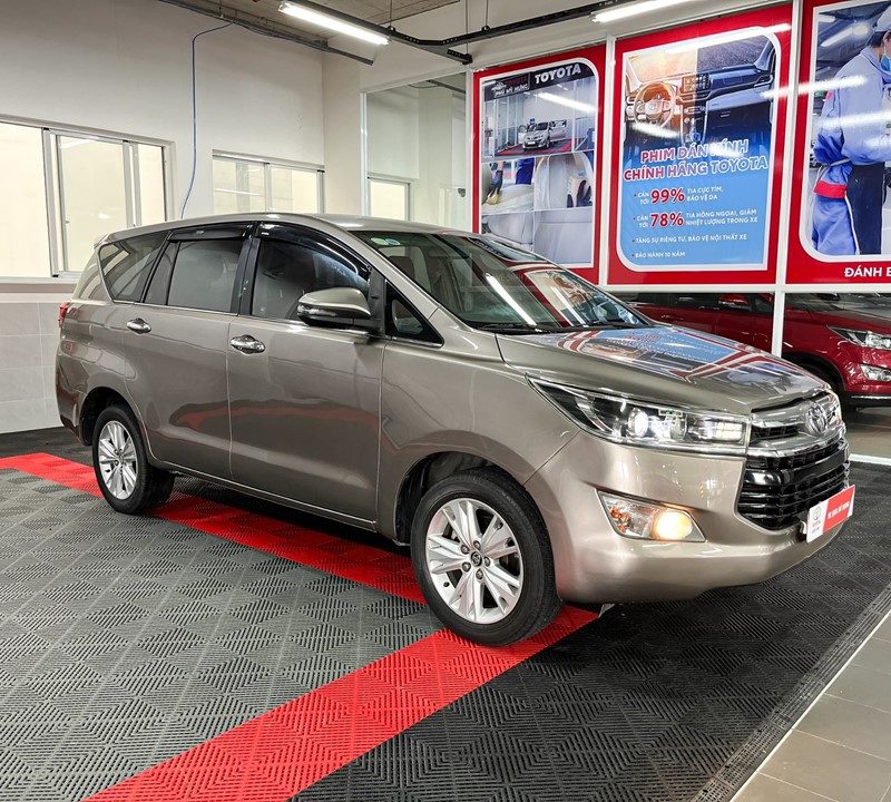 Toyota Innova V cũ đời 2017 biển Sài Gòn giá tốt
