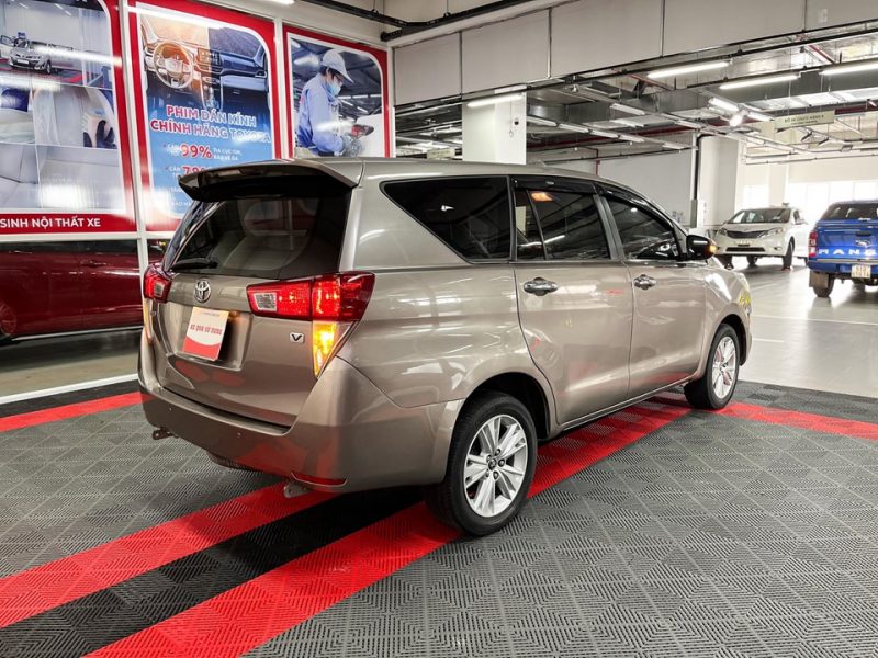 Toyota Innova V cũ đời 2017 biển Sài Gòn giá tốt