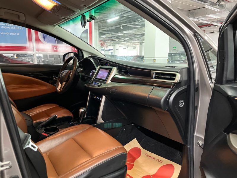 Toyota Innova V cũ đời 2017 biển Sài Gòn giá tốt