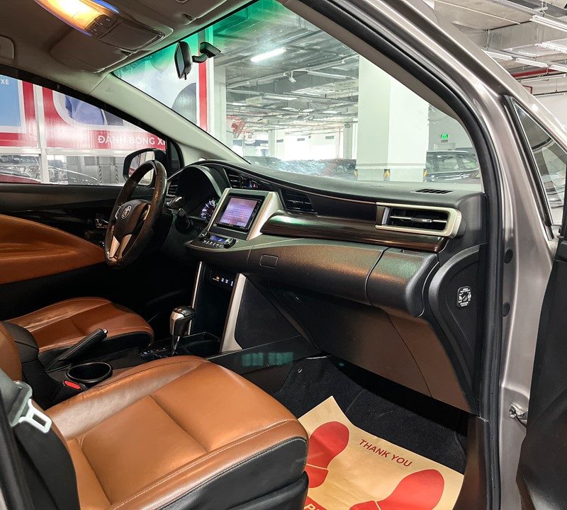 Toyota Innova V cũ đời 2017 biển Sài Gòn giá tốt