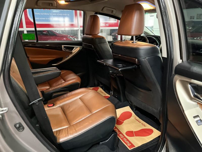 Toyota Innova V cũ đời 2017 biển Sài Gòn giá tốt