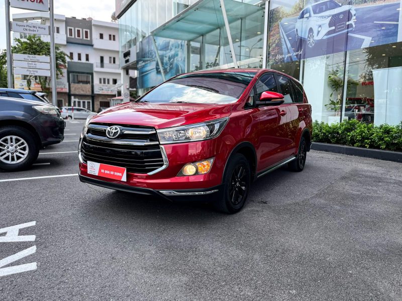 Innova Venturer 2018 màu đỏ số tự động giá tốt