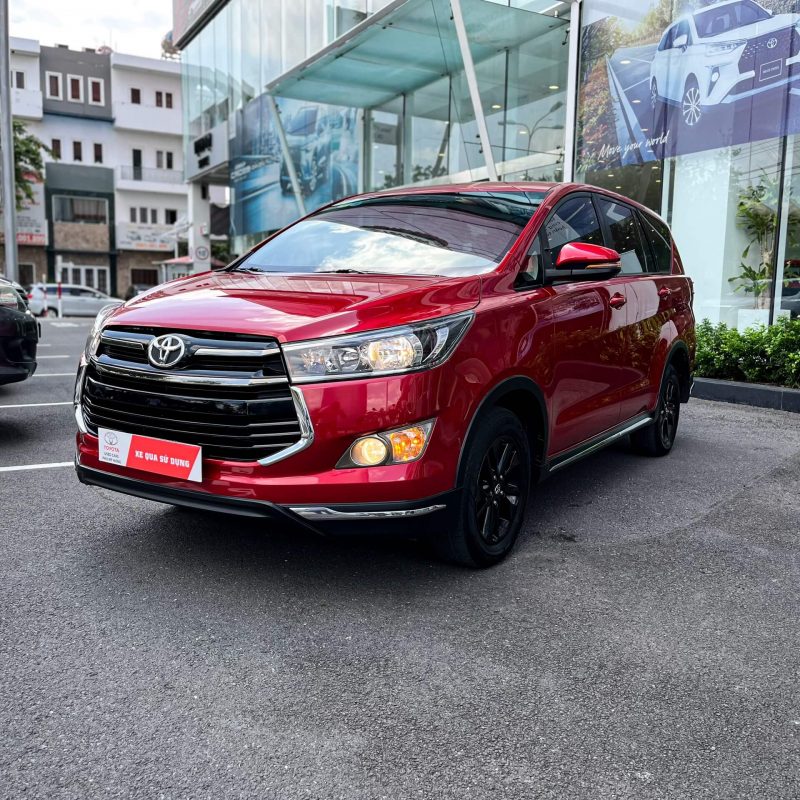 Innova Venturer 2018 màu đỏ số tự động giá tốt