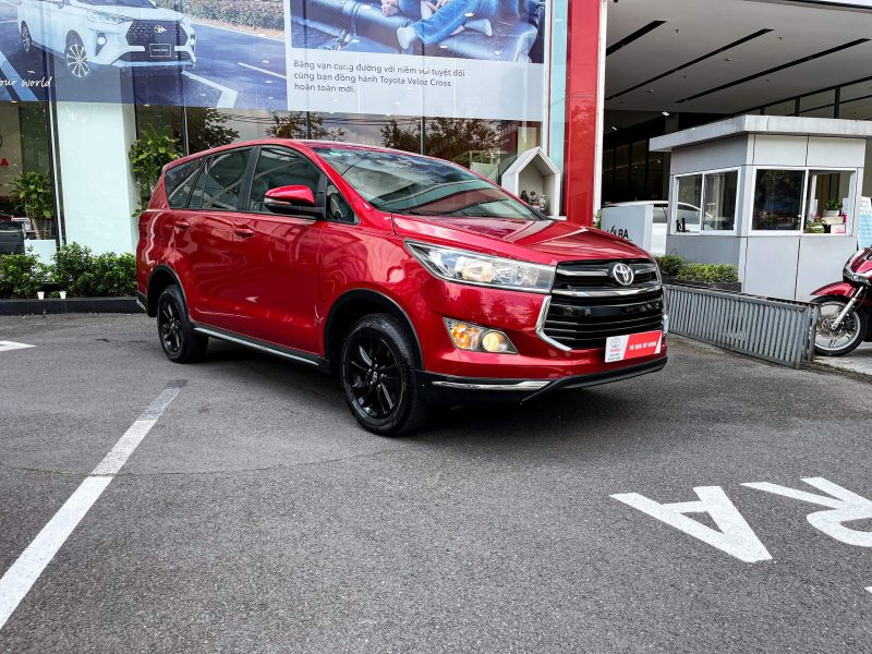 Innova Venturer 2018 màu đỏ số tự động giá tốt