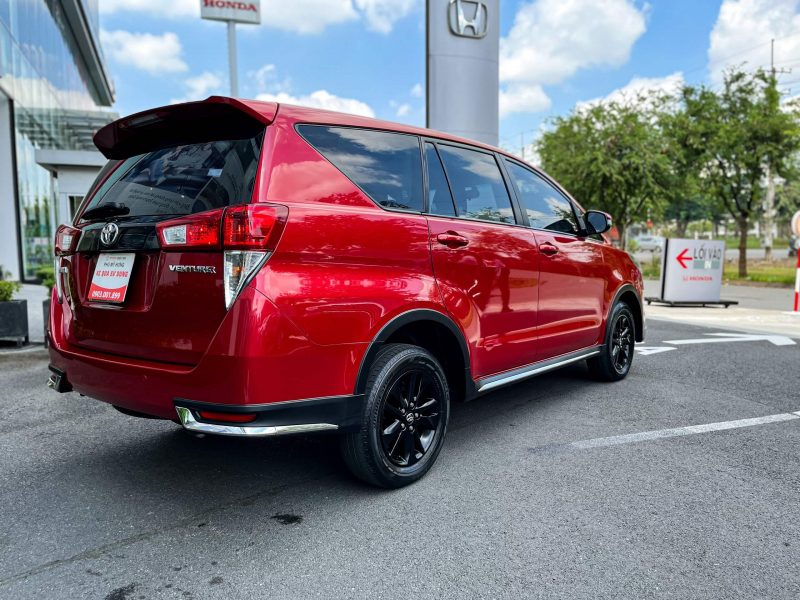 Innova Venturer 2018 màu đỏ số tự động giá tốt