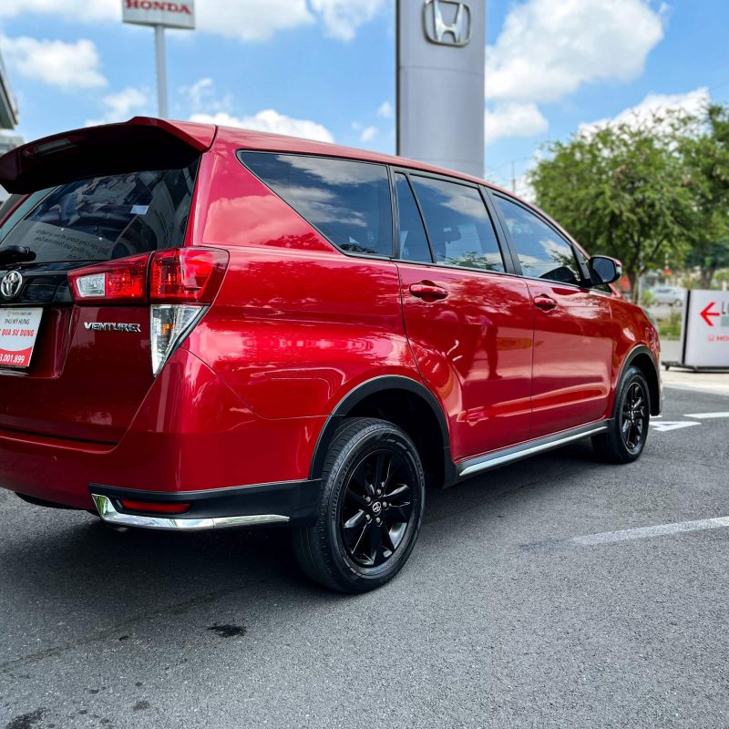 Innova Venturer 2018 màu đỏ số tự động giá tốt