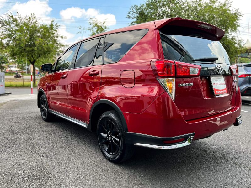 Innova Venturer 2018 màu đỏ số tự động giá tốt
