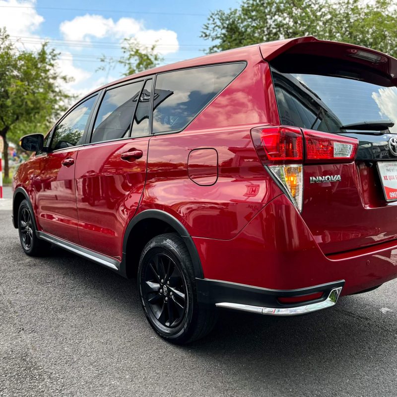 Innova Venturer 2018 màu đỏ số tự động giá tốt
