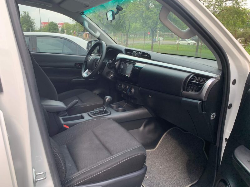 Hilux 2.4 số tự động cũ 2021 giá tốt