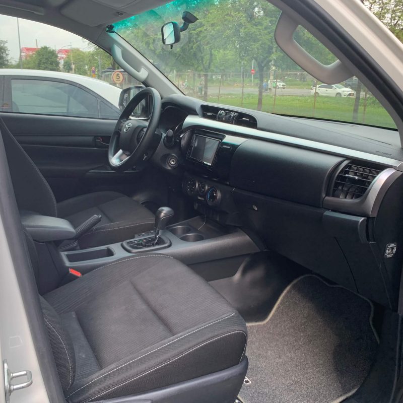 Hilux 2.4 số tự động cũ 2021 giá tốt