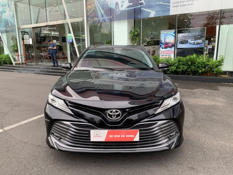 Toyota Camry 2.5Q sản xuất 2019 gia đình sử dụng