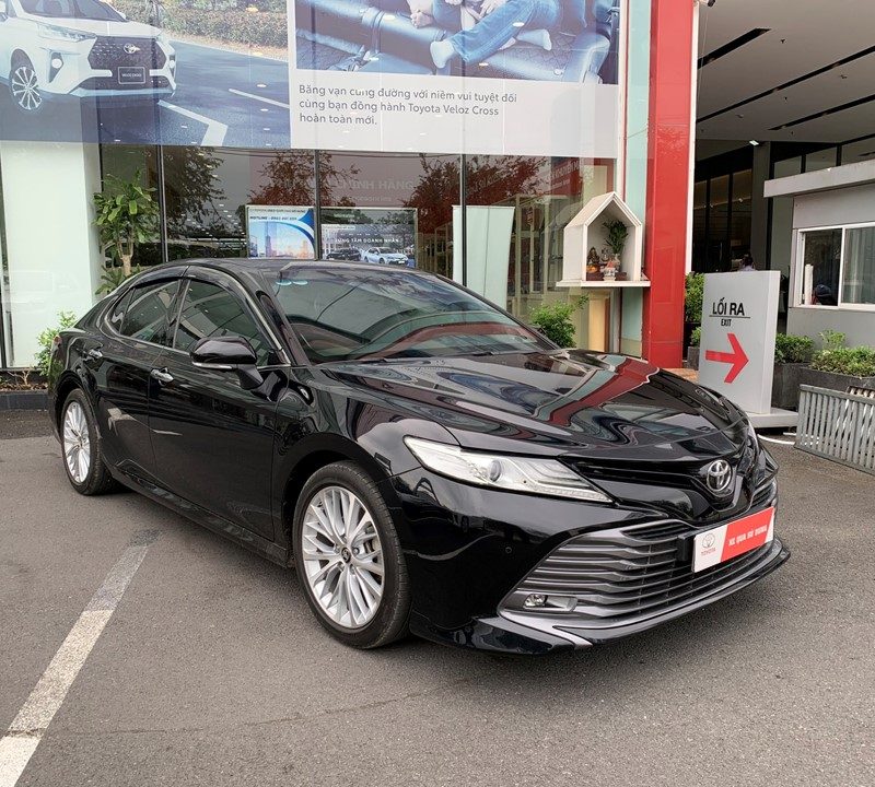 Toyota Camry 2.5Q sản xuất 2019 gia đình sử dụng