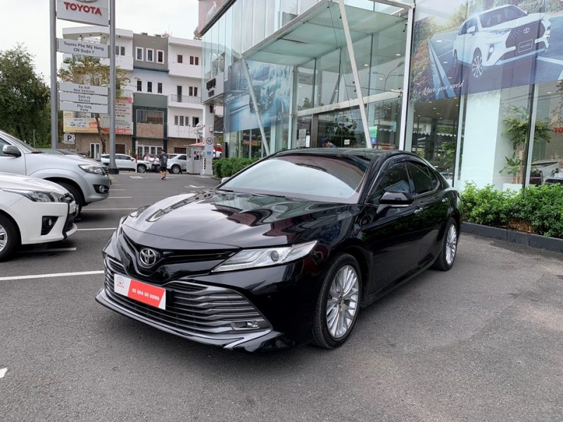Toyota Camry 2.5Q sản xuất 2019 gia đình sử dụng