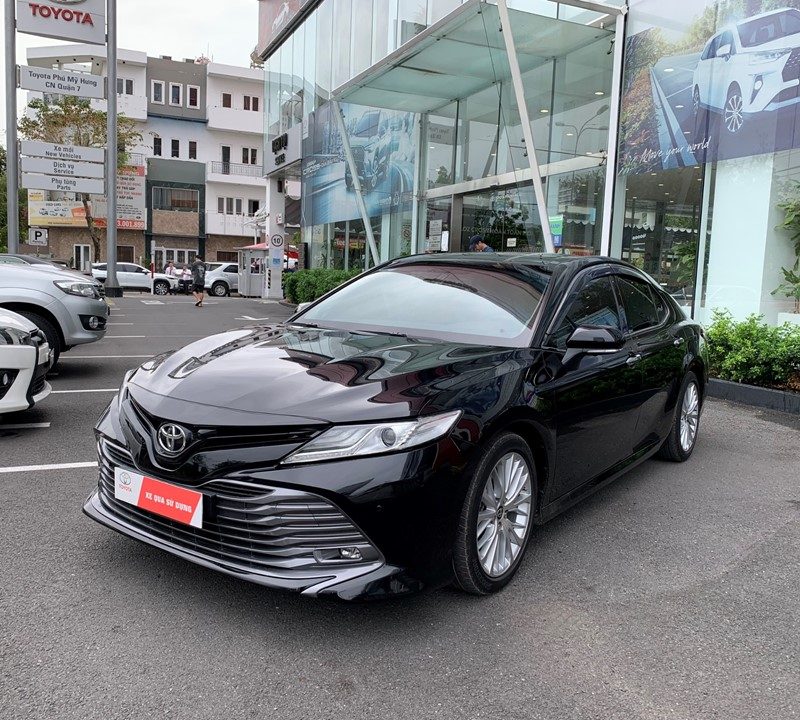 Toyota Camry 2.5Q sản xuất 2019 gia đình sử dụng