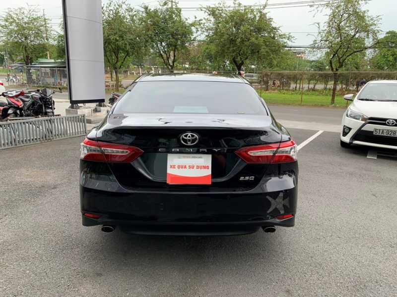 Toyota Camry 2.5Q sản xuất 2019 gia đình sử dụng