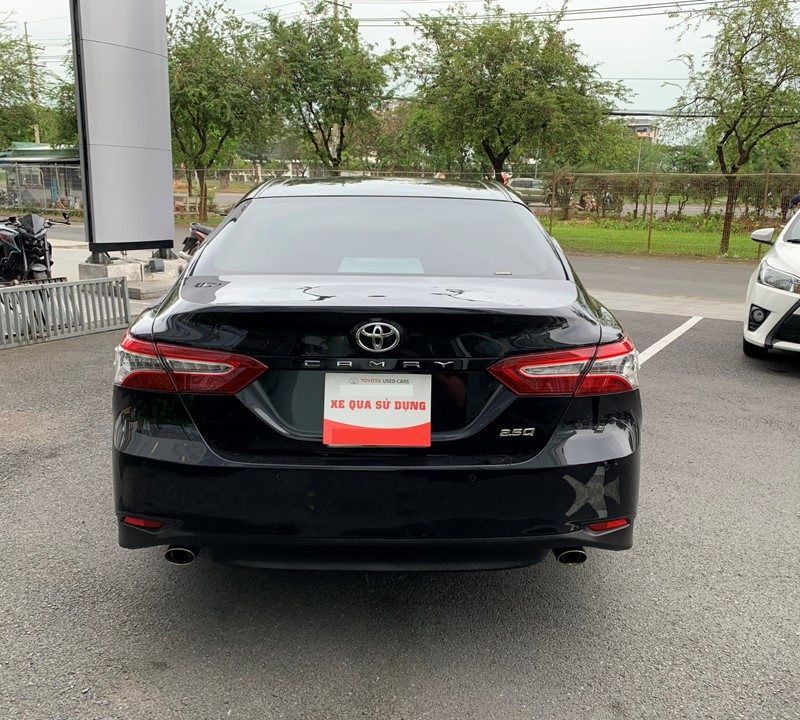 Toyota Camry 2.5Q sản xuất 2019 gia đình sử dụng