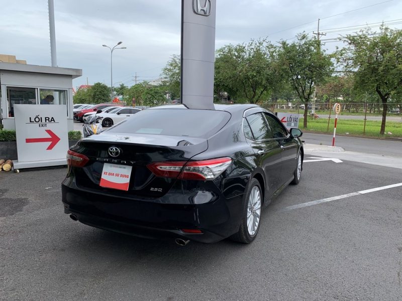 Toyota Camry 2.5Q sản xuất 2019 gia đình sử dụng
