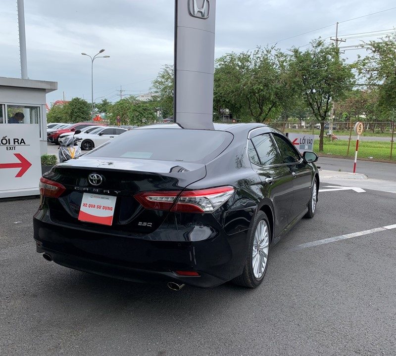 Toyota Camry 2.5Q sản xuất 2019 gia đình sử dụng