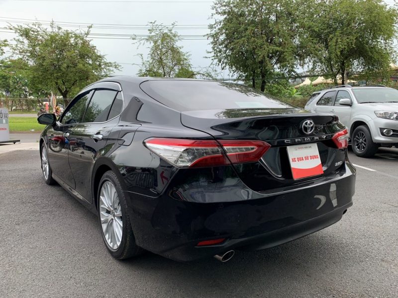 Toyota Camry 2.5Q sản xuất 2019 gia đình sử dụng