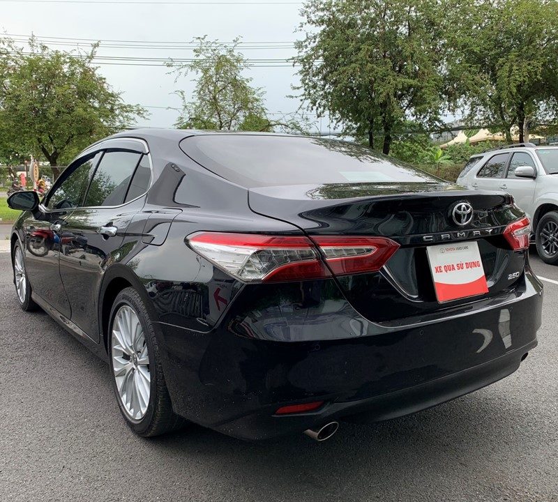 Toyota Camry 2.5Q sản xuất 2019 gia đình sử dụng