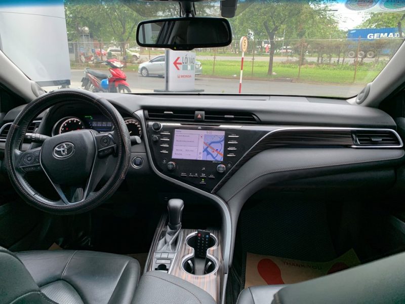 Toyota Camry 2.5Q sản xuất 2019 gia đình sử dụng