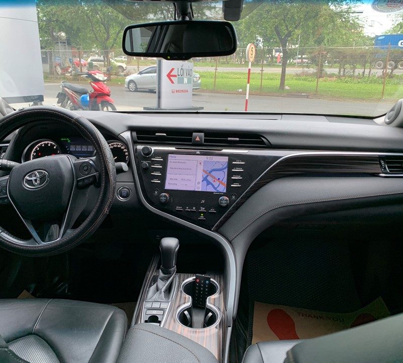 Toyota Camry 2.5Q sản xuất 2019 gia đình sử dụng