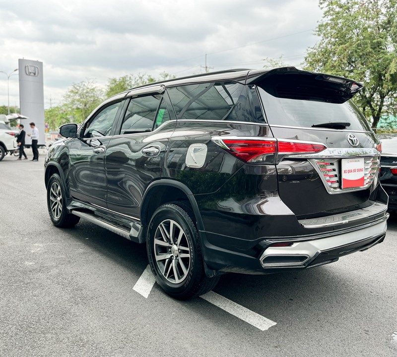 Toyota Fortuner máy dầu 2 cầu số tự động 2018 giá tốt