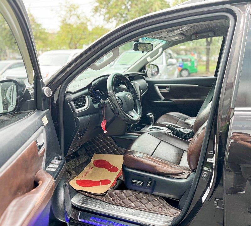 Toyota Fortuner máy dầu 2 cầu số tự động 2018 giá tốt