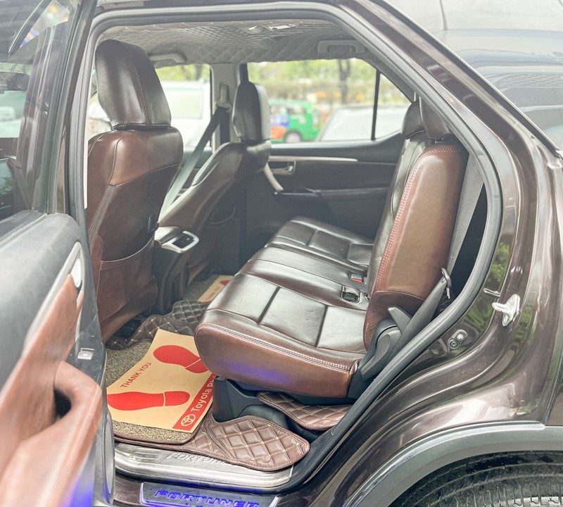 Toyota Fortuner máy dầu 2 cầu số tự động 2018 giá tốt