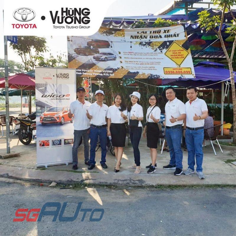 lái thử xe ô tô tại đại lý Toyota HV