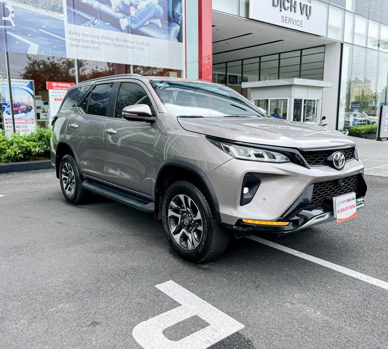Toyota Fortuner Legender 2.4AT đời 2021 giá tốt