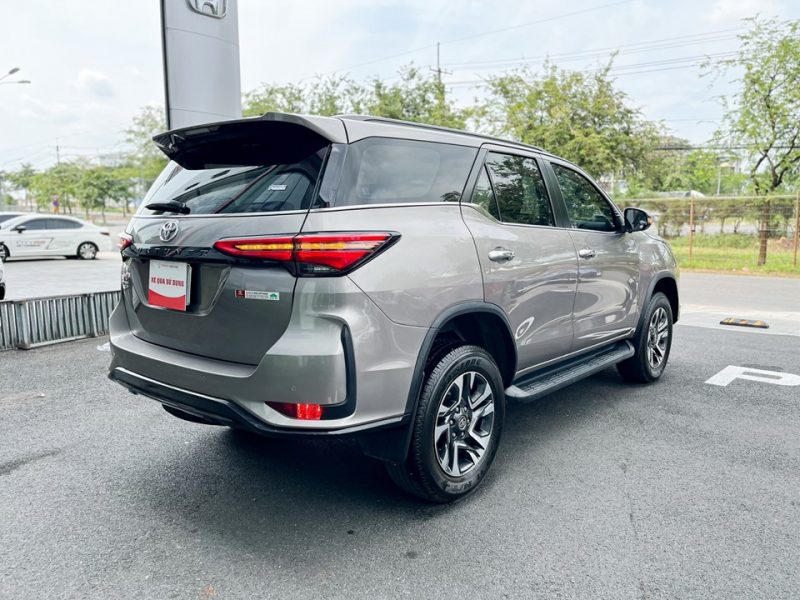 Toyota Fortuner Legender 2.4AT đời 2021 giá tốt