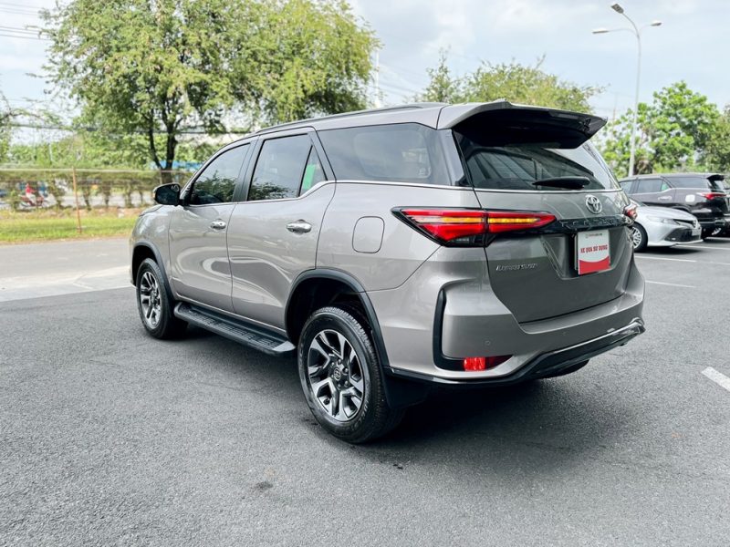 Toyota Fortuner Legender 2.4AT đời 2021 giá tốt